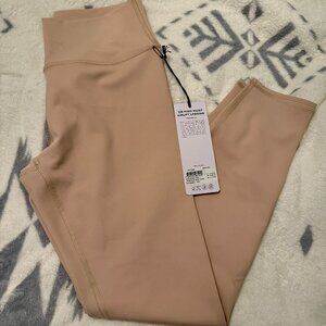 Alo NWT Airloft 7/8 leggings